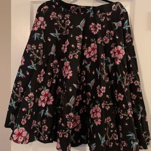 Beautiful Hell Bunny skirt. Great quality. Size 6 through 8 easy fit